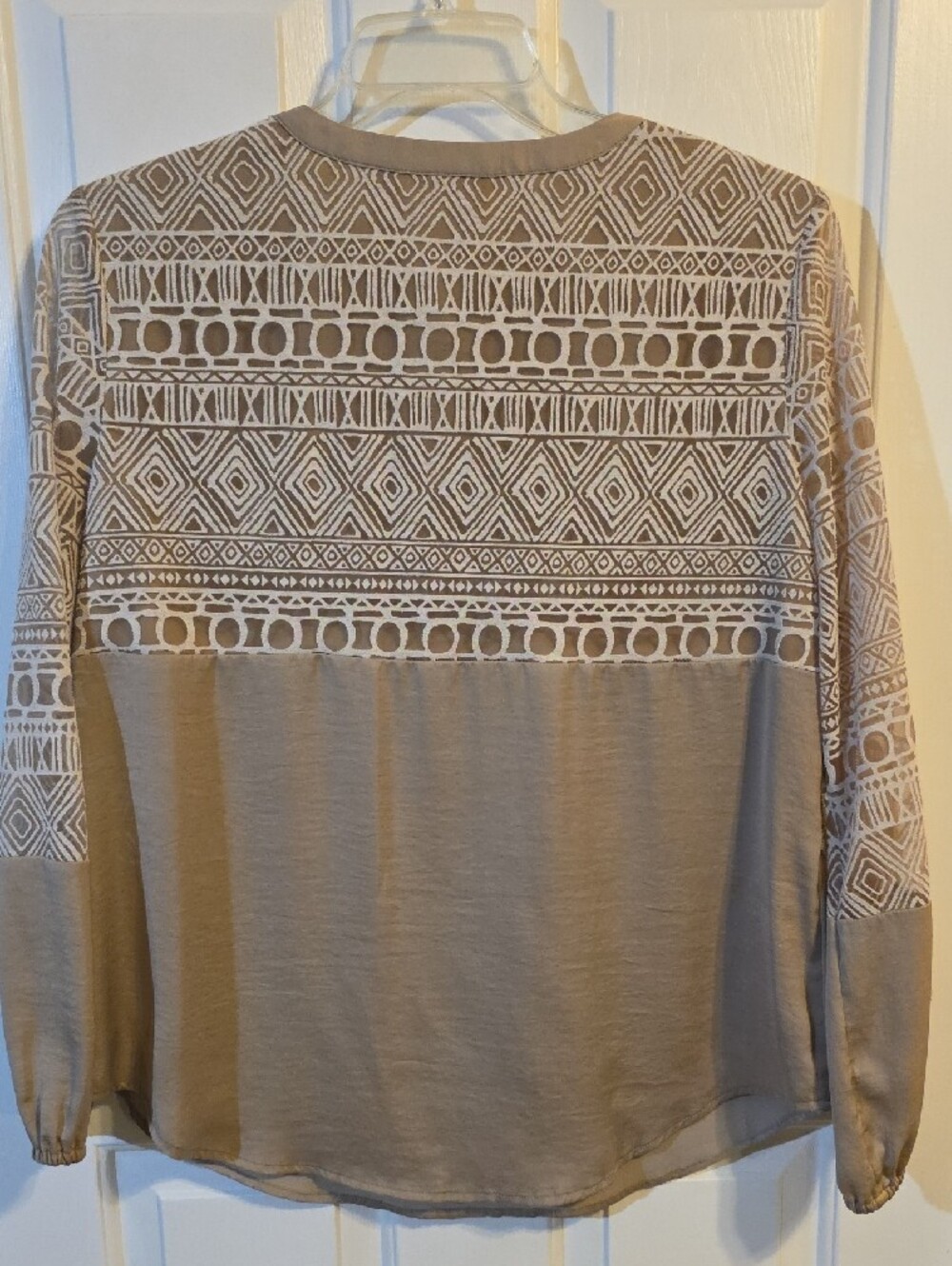 Chico's Taupe Geometric Lace-Trim Tunic Blouse Size 2 (Large) - Picture 8 of 10